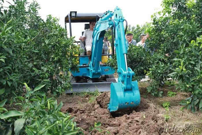 小型挖掘機安全操作規程 小型挖掘機安全操作規程