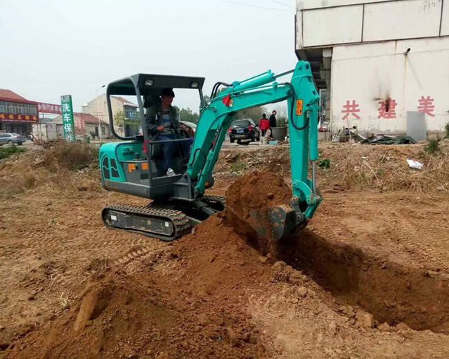 小型挖掘機(jī)使用 小型挖掘機(jī)使用