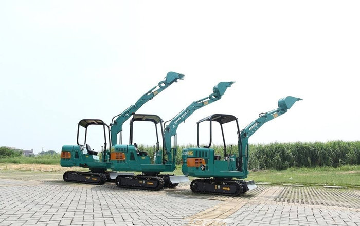 小型挖掘機(jī)操作 小型挖掘機(jī)操作