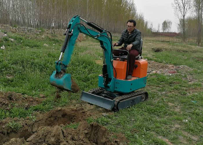 小型挖掘機操作 小型挖掘機操作